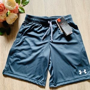 🩳🧢NEW!!Under Armour shorts(S)